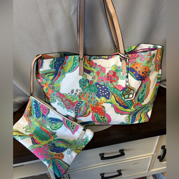 NWOT Trina Turk oversized tote with detachable cosmetic bag. Leather handles - Picture 1 of 6